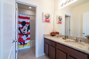 Gorgeous 5 Bd w Pool Jacuzzi Close to Disney 6071