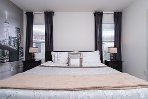 Gorgeous 5 Bd w Pool Jacuzzi Close to Disney 6071