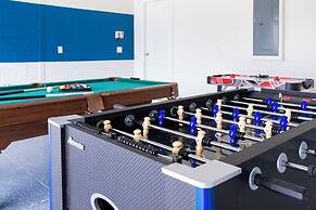 Gorgeous 5 Bd w Pool Jacuzzi Close to Disney 6071