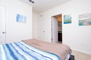 Gorgeous 5 Bd w Pool Jacuzzi Close to Disney 6071