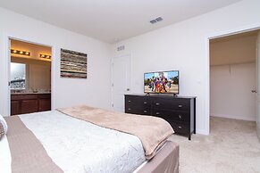 Gorgeous 5 Bd w Pool Jacuzzi Close to Disney 6071