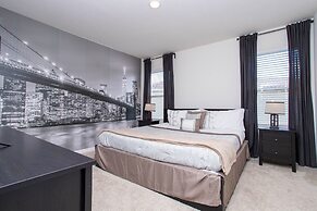 Gorgeous 5 Bd w Pool Jacuzzi Close to Disney 6071