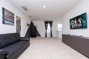 Gorgeous 5 Bd w Pool Jacuzzi Close to Disney 6071