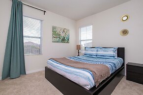 Gorgeous 5 Bd w Pool Jacuzzi Close to Disney 6071