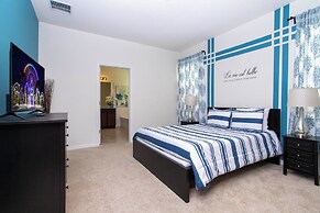 Gorgeous 5 Bd w Pool Jacuzzi Close to Disney 6071
