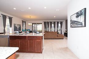 Gorgeous 5 Bd w Pool Jacuzzi Close to Disney 6071