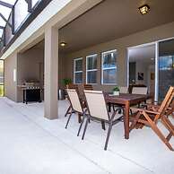 Gorgeous 5 Bd w Pool Jacuzzi Close to Disney 6071