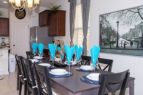 Gorgeous 5 Bd w Pool Jacuzzi Close to Disney 6071