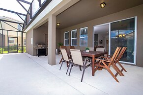 Gorgeous 5 Bd w Pool Jacuzzi Close to Disney 6071