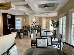 Luxury 5Bd w Jacuzzi Pool Near Disney 5528