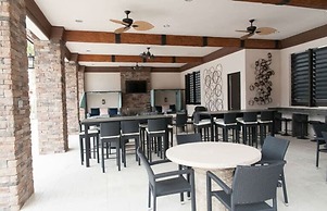 Luxury 5Bd w Jacuzzi Pool Near Disney 5528