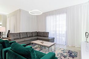 Gorgeous 4 Bd Close to Disney w Pool Storey Lake Resort 4245