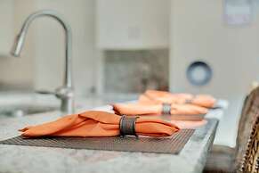 5 Bedroom Single Family Storey Lake Resort Close to Disney 4759