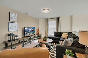 5 Bedroom Single Family Storey Lake Resort Close to Disney 4759