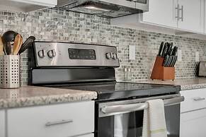 5 Bedroom Single Family Storey Lake Resort Close to Disney 4759