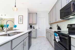 Stunning Family Friendly 5 Bd w Pool Close to Disney Storey Lake 4242