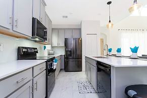 Stunning Family Friendly 5 Bd w Pool Close to Disney Storey Lake 4242