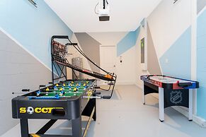 Stunning Family Friendly 5 Bd w Pool Close to Disney Storey Lake 4242