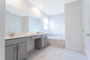 Stunning Family Friendly 5 Bd w Pool Close to Disney Storey Lake 4242