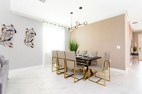 Stunning Family Friendly 5 Bd w Pool Close to Disney Storey Lake 4242