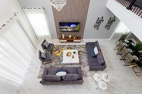 Stunning Family Friendly 5 Bd w Pool Close to Disney Storey Lake 4242