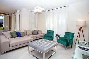 Gorgeous 4 Bedroom w Pool Close to Disney 4836