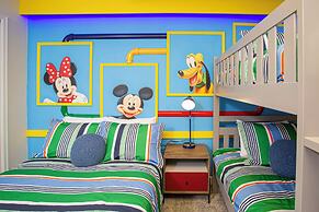 Gorgeous 4 Bedroom w Pool Close to Disney 4836