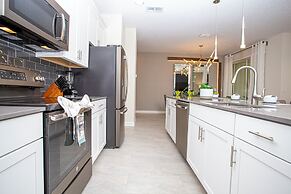 Gorgeous 4 Bedroom w Pool Close to Disney 4836