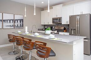 Gorgeous 4 Bedroom w Pool Close to Disney 4836