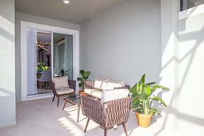 Gorgeous 4 Bedroom w Pool Close to Disney 4836