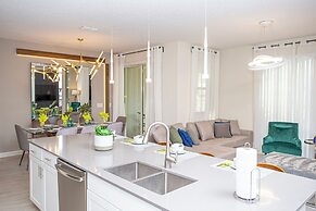 Gorgeous 4 Bedroom w Pool Close to Disney 4836