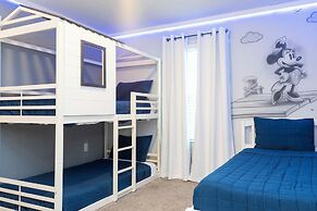 Magnificent 5Bd w Pool Storey Lake 4800