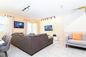 Magnificent 5Bd w Pool Storey Lake 4800