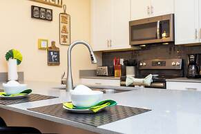 Magnificent 5Bd w Pool Storey Lake 4800