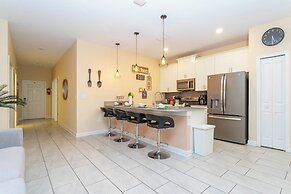 Magnificent 5Bd w Pool Storey Lake 4800