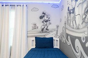 Magnificent 5Bd w Pool Storey Lake 4800