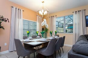 Magnificent 5Bd w Pool Storey Lake 4800