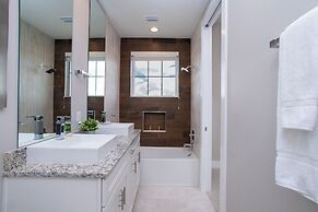 Gorgeous 4 Bedroom Family Friendly Close to Disney 7573