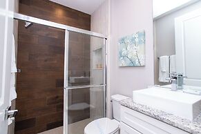 Gorgeous 4 Bedroom Family Friendly Close to Disney 7573