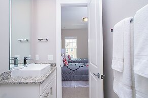 Gorgeous 4 Bedroom Family Friendly Close to Disney 7573