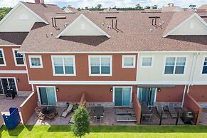 Gorgeous 4 Bedroom Family Friendly Close to Disney 7573