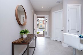 Gorgeous 4 Bedroom Family Friendly Close to Disney 7573