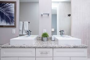 Gorgeous 4 Bedroom Family Friendly Close to Disney 7573