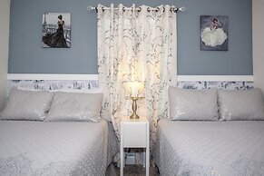 Stunning 5 Bd Home w Pool Close to Disney 4822