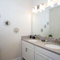 Stunning 5 Bd Home w Pool Close to Disney 4822