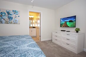 Stunning 5 Bd Home w Pool Close to Disney 4822