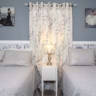 Stunning 5 Bd Home w Pool Close to Disney 4822