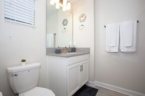 Stunning 5 Bd Home w Pool Close to Disney 4822