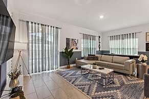 Gorgeous 4 Bd w Pool at Storey Lake Resort 4277