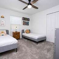 Splendid 5Bd Close to Disney at Storey Lake 4251